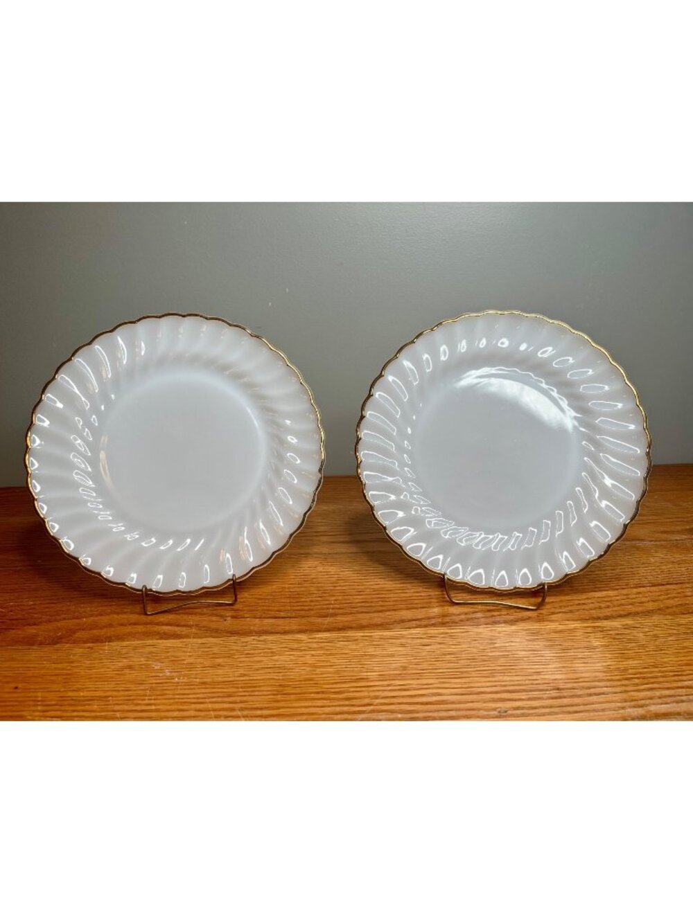 Set of 2 Anchor Hocking Fire King Swirl Milk Glass Dinner Plate 10" Gold Rim